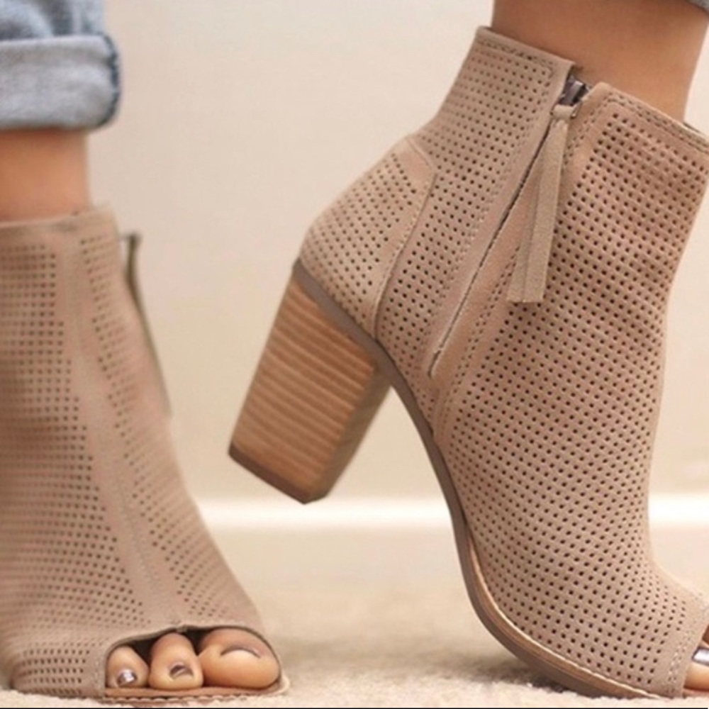 Tom’s Heels!